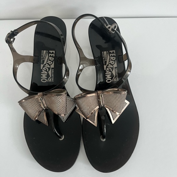 SALVATORE FERRAGAMO Rubber T-Strap Sandals Sz 8 - Picture 1 of 6